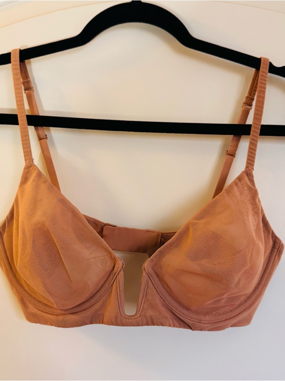 SKIMS V-Plunge Mesh Underwire Bralette in Tan
